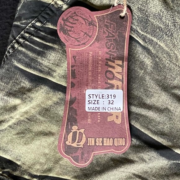 Men's Black and Olive Cargo Shorts, NWT - Picture 4 of 4